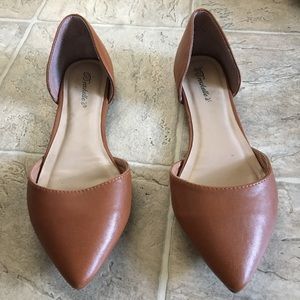 Pointed toe flats